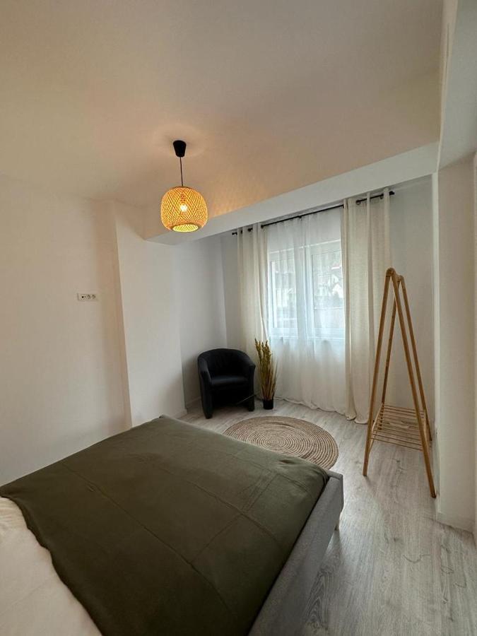 City Center Accommodation 111 Resita Buitenkant foto