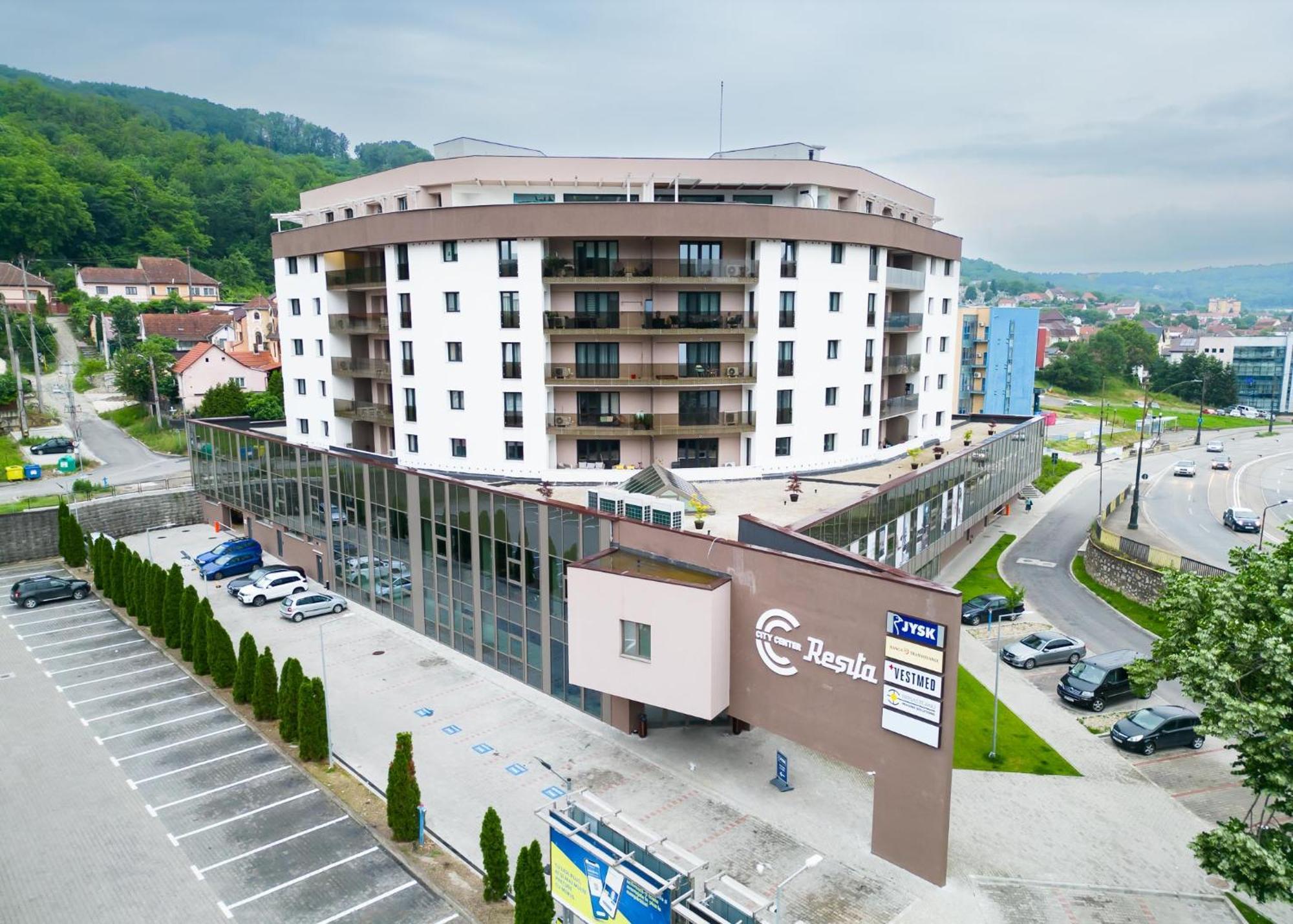 City Center Accommodation 111 Resita Buitenkant foto